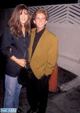 组图：安妮斯顿被曝旧情 清纯少女时狂追男影星