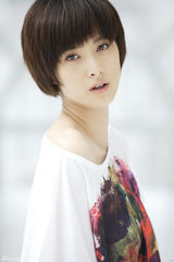 组图：隋俊波清新春日写真 阳光率性