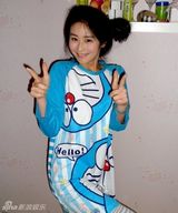 幻灯图：内地版杉菜颖儿写真 儿童节大秀可爱睡衣