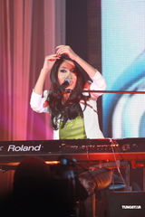 组图：曲婉婷香港音乐会 否认借版权事件炒作