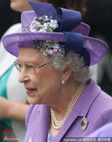 组图：英皇家赛马会女士日 奢华帽子秀愈演愈烈