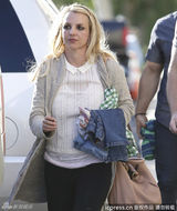 组图：单身布兰妮素颜逛街 脸部松弛显老态