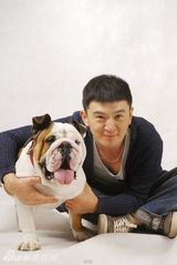 组图：郭家铭曝光猛宠写真搞怪卖萌