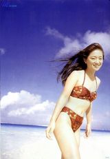 组图：滨崎步少女泳装照曝光 婴儿肥容貌变化大