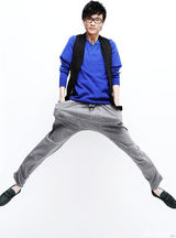 组图：许嵩全新写真曝光 文艺范不忘卖萌