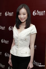 组图：倪妮出席传媒招待会 日本女星香里奈欲变打女