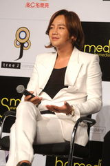 组图：张根硕上海将开唱 粉丝破千万长城跳舞