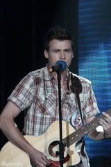 幻灯组图：快男突围赛第五场 “回锅肉”惊险晋级