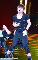 组图：众星献唱世博中国馆 阿SA玩可爱十连拍