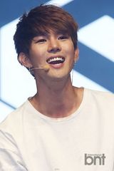 组图：韩团HISTORY举行首张迷你专辑Showcase