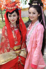 组图：Twins再度合体 美艳女妖造型曝光