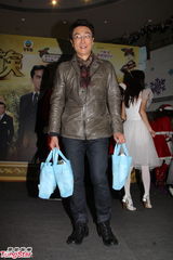 组图：《名媛望族》剧组齐聚宣传 杨怡压力大长痘