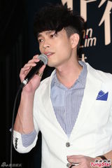 组图：林宇中叹不受爱神眷顾 发片卖萌唱跳儿歌