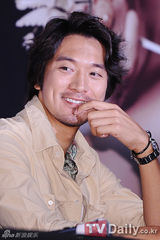 组图：赵汝珍等三主演出席韩片《后宫》试映会