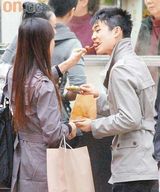 幻灯图集：赌王子女恋事多 儿子何猷亨闹市蜜会女友