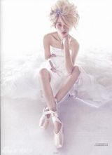 组图：名模裴蓓拍绝美婚纱照 幸福微笑宛若仙子