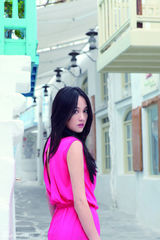 组图：陈乔恩发行全新散文写真《乔见猫》