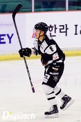 组图：韩花滑女王金妍儿恋情曝光 恋上冰球选手