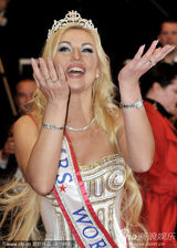 幻灯图集：《我的欢乐》戛纳首映 世界小姐抢镜