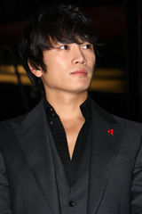 高清组图：宋承宪崔智友rain等出席乐天纪念仪式