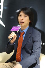 组图：何韵诗反串《贾宝玉》 导演赞扮相媲美林青霞