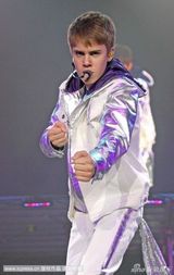 组图：贾斯汀-比伯曼城开唱 自摸胯下“不淡定”