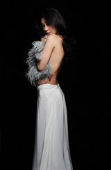 组图：周扬多造型写真大尺度出镜