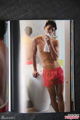 组图：三男模赤膊上阵变拳击手 宣传半裸写真