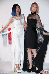 组图：小S杨丞琳同性暧昧 激情互摸挑逗尺度大