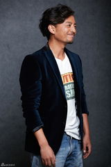 组图：邵桐质感写真熟男魅力腔调十足