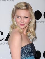 高清组图：克里斯汀-邓斯特性感抹胸礼服亮相