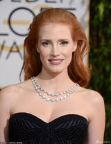 组图：金球奖女星红毯 沃特森露背亚当斯八字奶