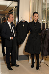 高清图：吕薇米兰街头演绎时尚 变身名模气质出众