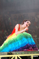 组图：容祖儿尾场演唱会性感热舞 动作狂野令人窒息 