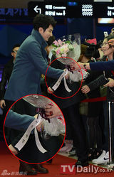 组图：宋智孝紧身裙斗艳河智苑 朴施厚接受祝福