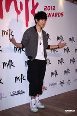 组图：林俊杰获票选人气男艺人 谢谢周杰伦相挺