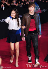 组图：朴信惠昌珉等助阵《特种部队2》VIP首映