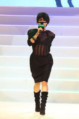 组图：尚雯婕鹰嘴造型奇特 周笔畅台上热力四射