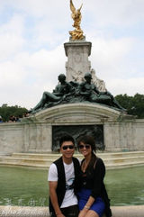 幻灯图：李小鹏与娇妻生活照曝光 金童玉女秀恩爱