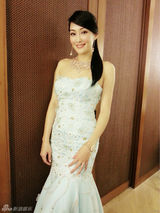 组图：孟广美领衔秋日性感尽展傲人身材