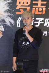 组图：罗志祥上海签售 笑称和舒淇接吻感觉好