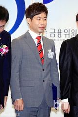 组图：韩星玄彬17年存款35亿韩元 荣获总统表彰