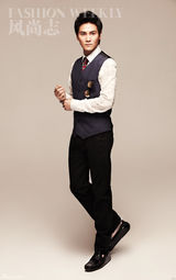 组图：丁子峻时尚大片 玩转雅痞正太花美男