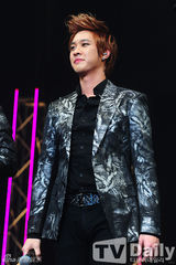 组图：韩团MBLAQ日本开唱 不顾形象大做鬼脸