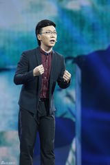 组图：演说家张铁林加盟 鲁豫曾对其一见钟情