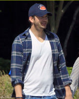 组图：米拉-库尼斯大肚照首曝光 幸福牵手库彻