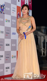 高清图：韩青龙奖金惠秀爆乳 女星裸露全身纹身