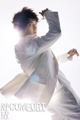 幻灯图：黄晓明舒适大片 风生水起杂志宠儿