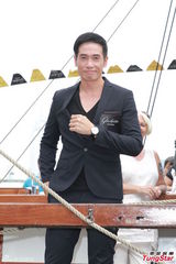 组图：陈豪否认太太已返港 岑丽香急澄清绯闻