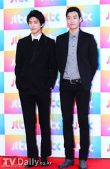 组图：韩星成俊李美淑参演新综艺节目公开录制